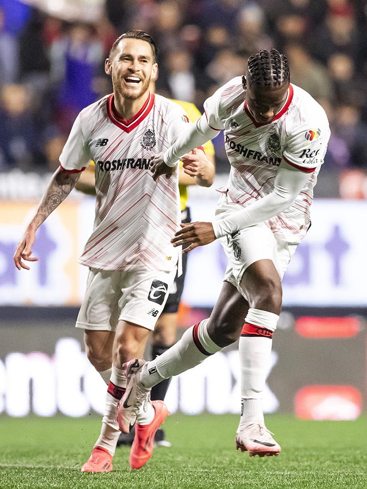 $!Toluca gana contundentemente en Tijuana con doblete de Alexis Vega