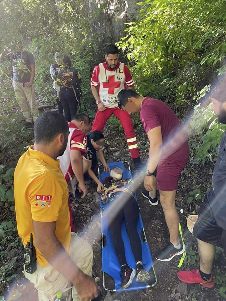 $!Mujer senderista se lesiona tras caer en las cascadas San Antonio, en Culiacán