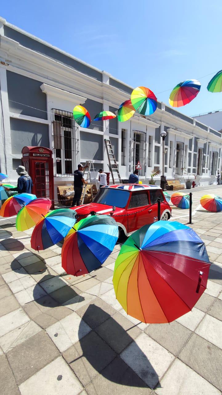$!En Mazatlán ponen ‘sombra multicolor’ a los Beatles