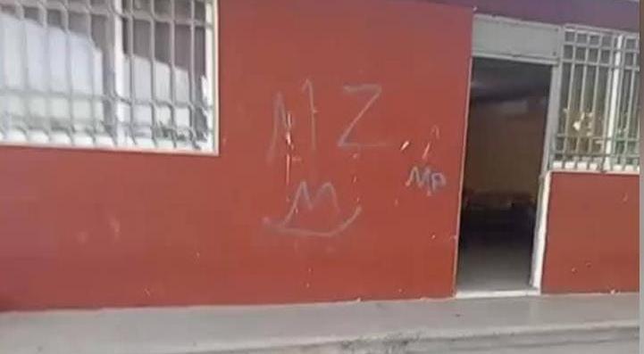 Fiscalía de Sinaloa investigará pintas dentro de una secundaria que hacen alusión a grupo delictivo
