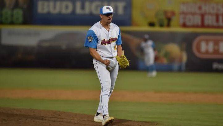 Manuel Castro lidera el departamento de salvamentos en la Liga de Texas con ocho rescates.