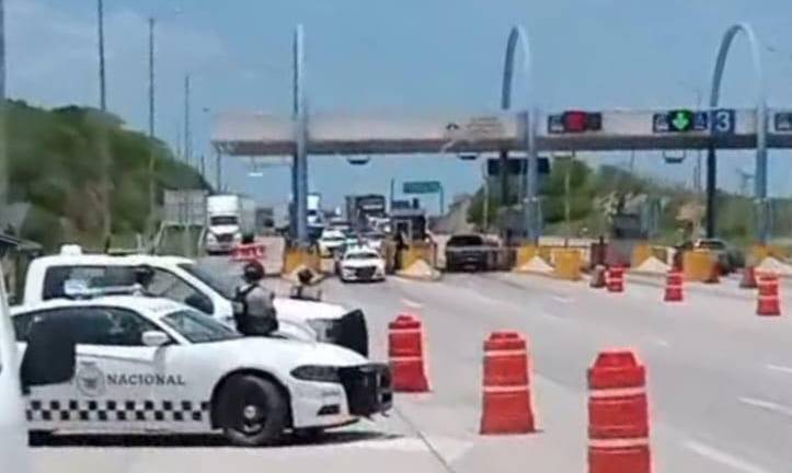 Guardia Nacional resguarda casetas y accesos tras bloqueos y enfrentamientos en Escuinapa.