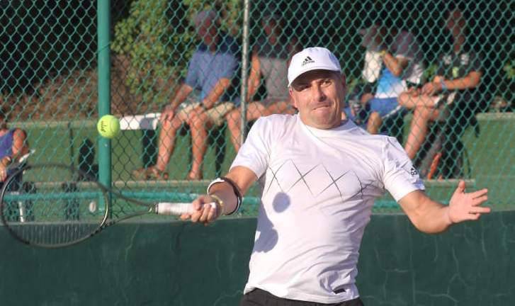 Juan Carlos Lizárraga se impone por marcador de 6-2 a Octavio Rodríguez.