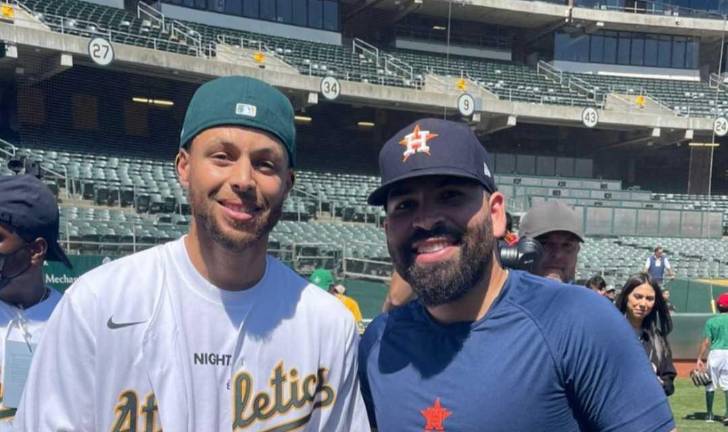 Stephen Curry y José Urquidy.