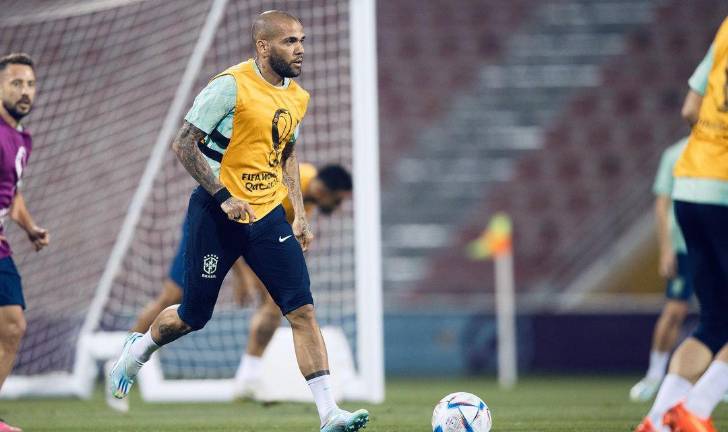 Dani Alves seguirá su proceso en libertad si paga la fianza.