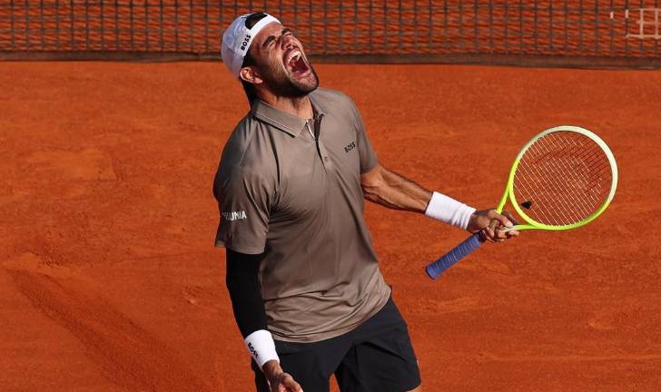 Matteo Berrettini logró doblegar a Alexander Zverev en Montecarlo.