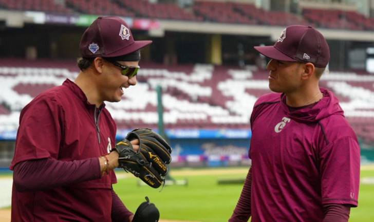 Emmanuel Ávila y Francisco Villegas fueron las novedades en el campamento guinda.