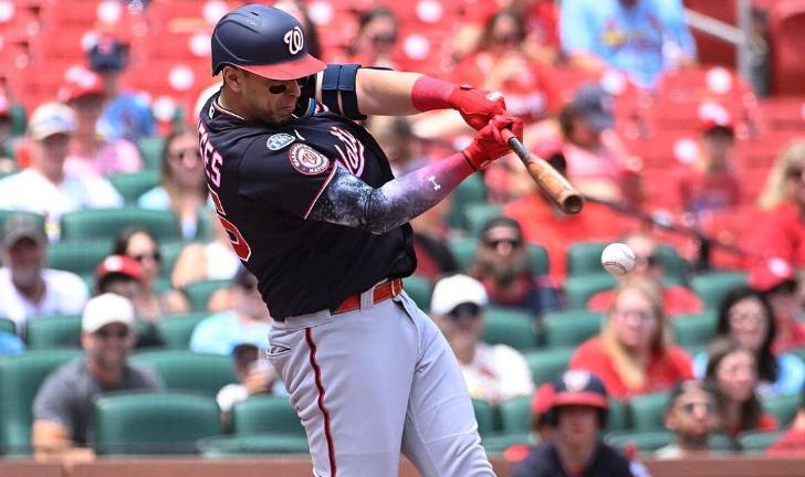 Joey Meneses pegó un imparable, pero remolcó tres carreras para los Nacionales.
