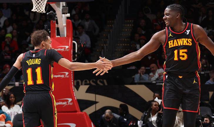 Los Hawks se recuperan de lento inicio para vencer a los Wizards
