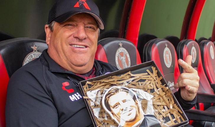 Miguel Herrera sale oficialmente de Xolos.