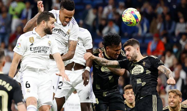 Real Madrid sigue a la caza del líder Barcelona.