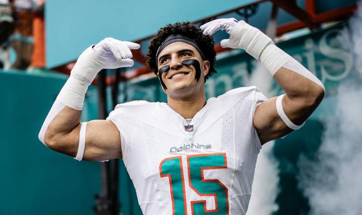 A Jaelan Phillips se le acaba la temporada prematuramente.
