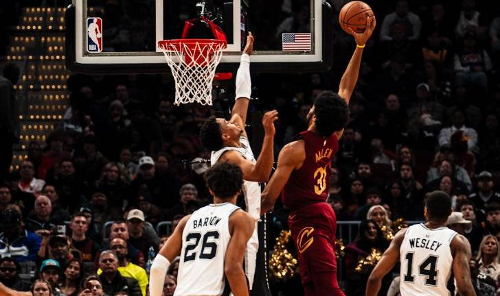 Los Cavaliers de Cleveland lograron agónico triunfo sobre los Spurs de San Antonio.