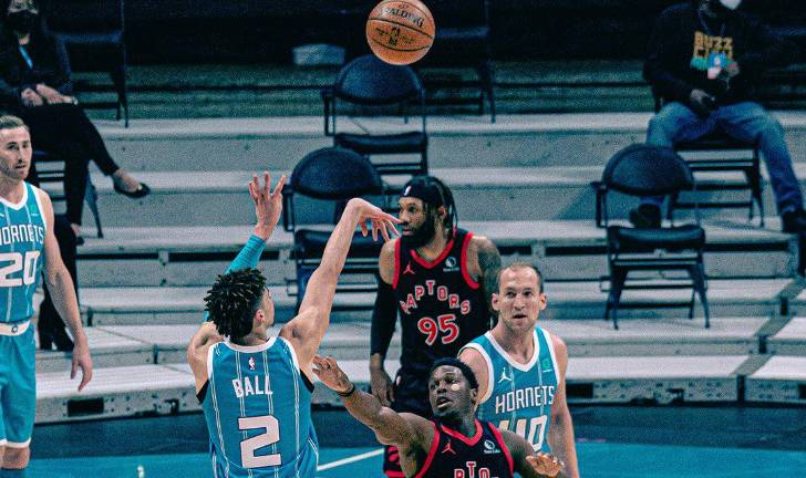LaMelo Ball anotó 23 puntos con 6-9 desde el perímetro.