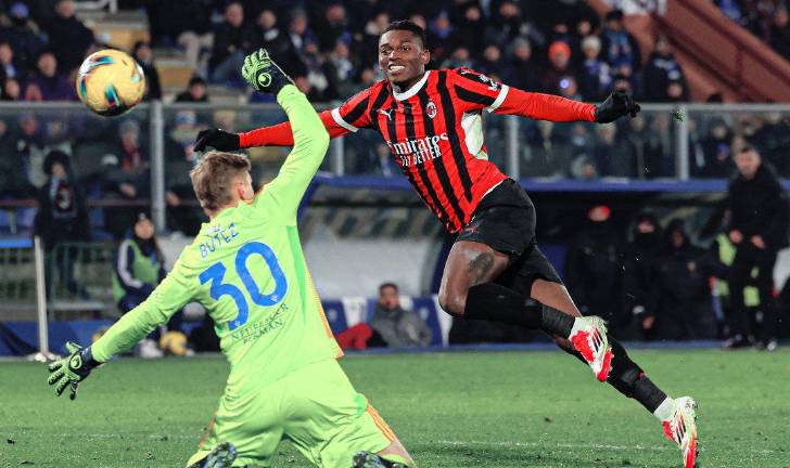 Rafael Leao terminó como el héroe del AC Milan, al anotar el gol del triunfo.