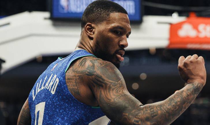 Damian Lillard fue clave para el triunfo de los Bucks de Milwaukee.
