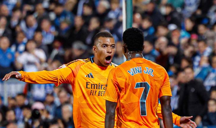 Mbappé celebra su gol con Vini Jr.