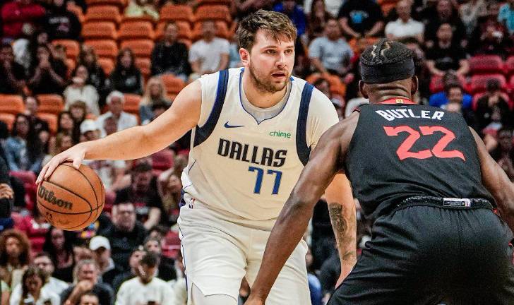 Luka Doncic tuvo 29 puntos para los Mavericks.