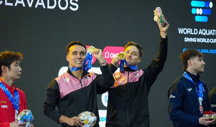 Juan Celaya y Osmar Olvera suben a lo más alto del podio.