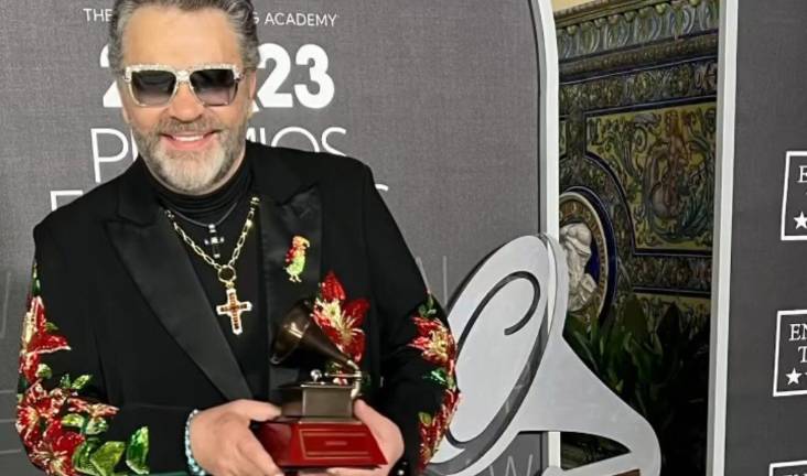 Manuel Mijares recibió un Latin Grammy Especial por su trayectoria.