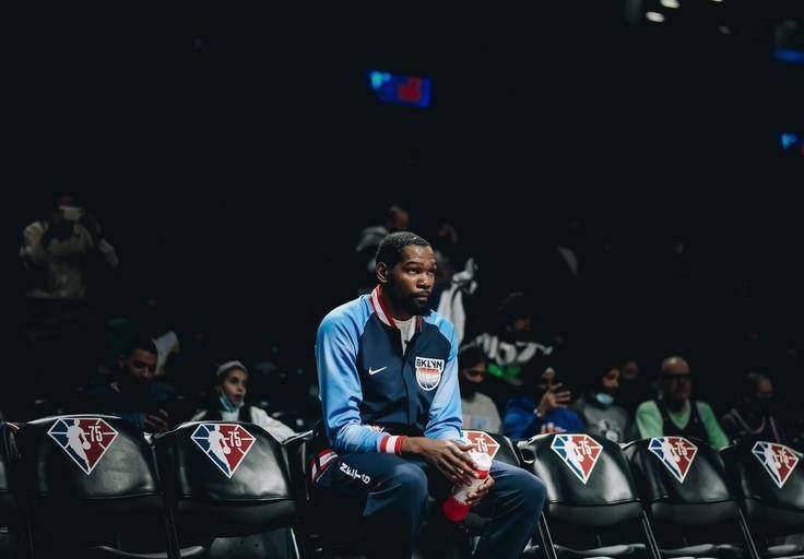 Kevin Durant permanecerá de baja durante al menos otras dos semanas