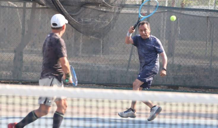 Poco a poco, los tenistas muestran su mejor versión en las canchas del Club Muralla.