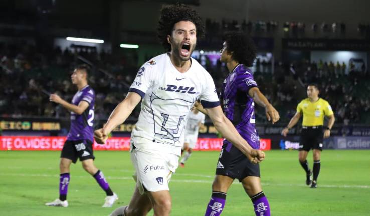 “Chino” Huerta festeja su gol.