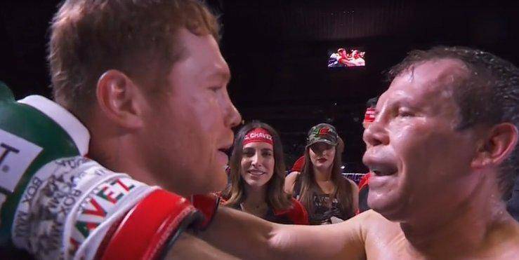 Cuatro rounds peleó Julio César Chávez por última vez; al final, Saúl Álvarez reconoció al “César del Boxeo”.