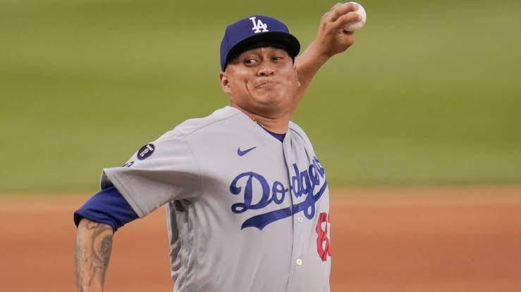 Víctor González regresó a las Mayores y se apuntó el triunfo por los Dodgers.
