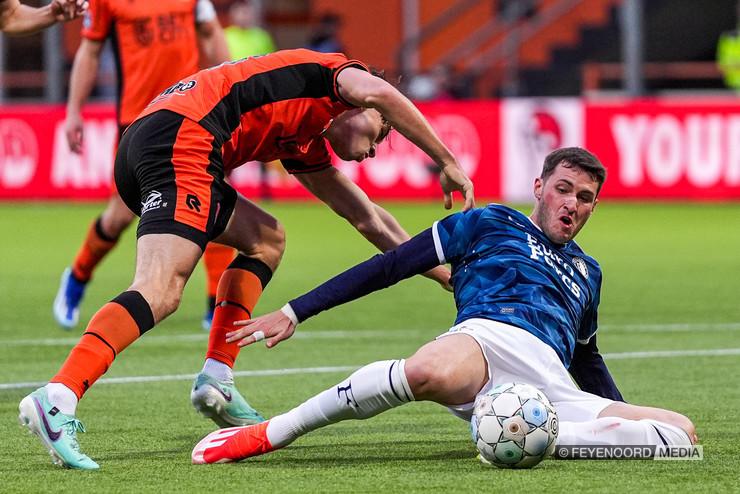 $!Santiago Giménez sale con la pólvora mojada en empate sin goles del Feyenoord