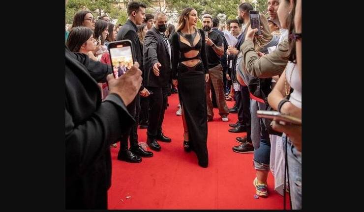 Belinda, durante la alfombra de los Premios Platino.