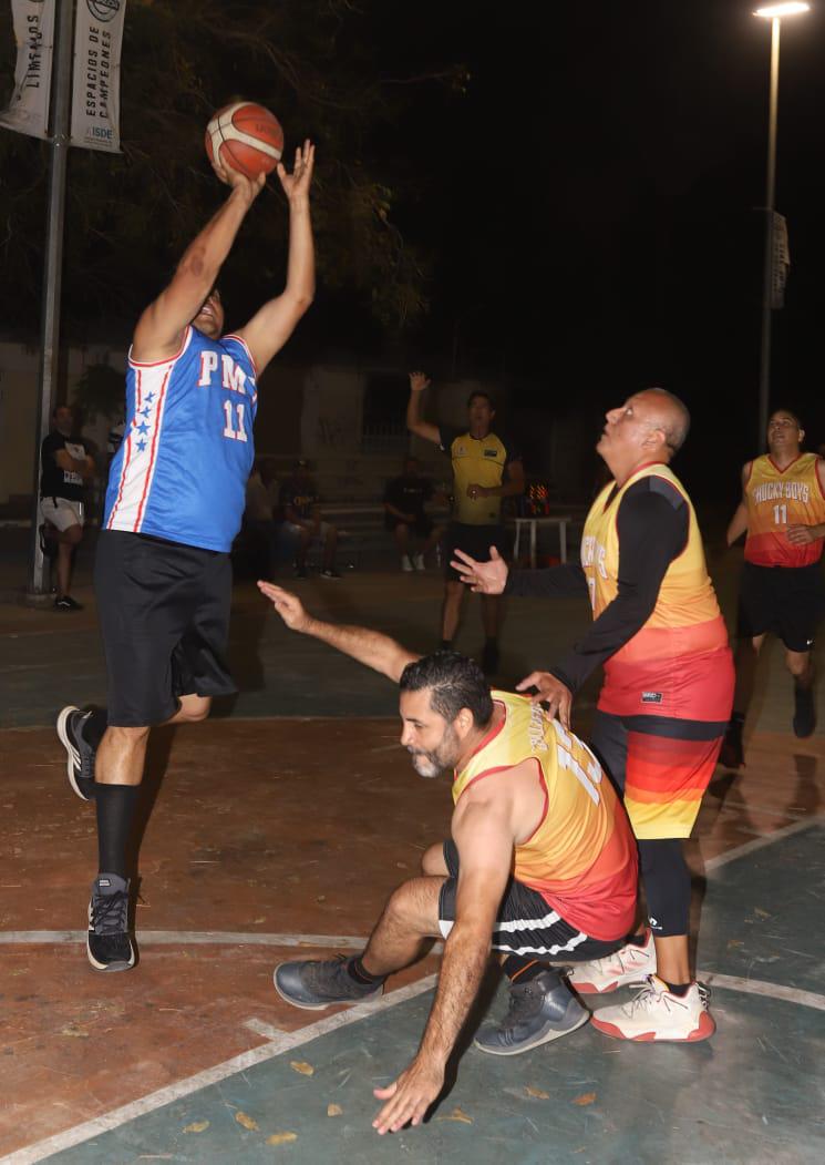 $!Chuckys Boys se adjudican categoría D de Baloncesto Veteranos