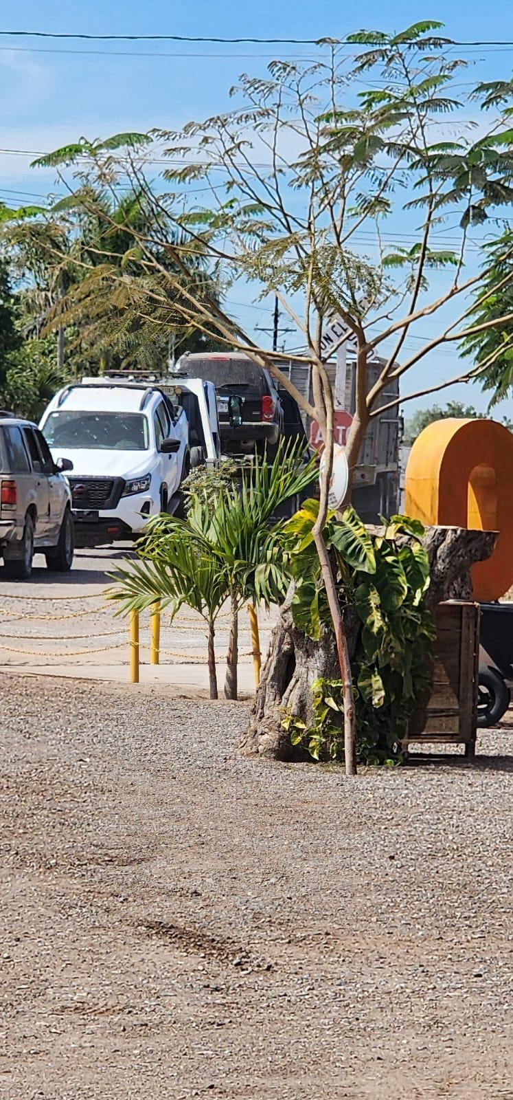 $!Detienen a un hombre y aseguran una camioneta baleada en Culiacán