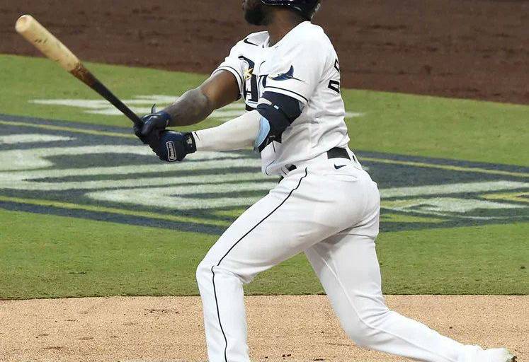 Randy Arozarena se vuela la barda en triunfo de los Rays sobre los Medias Rojas