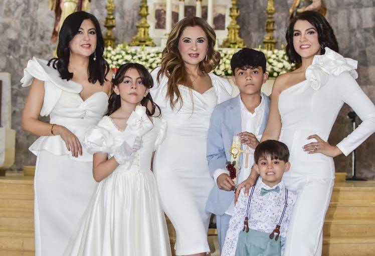 Realizan Itzia e Isaías Armienta Higuera su primera comunión