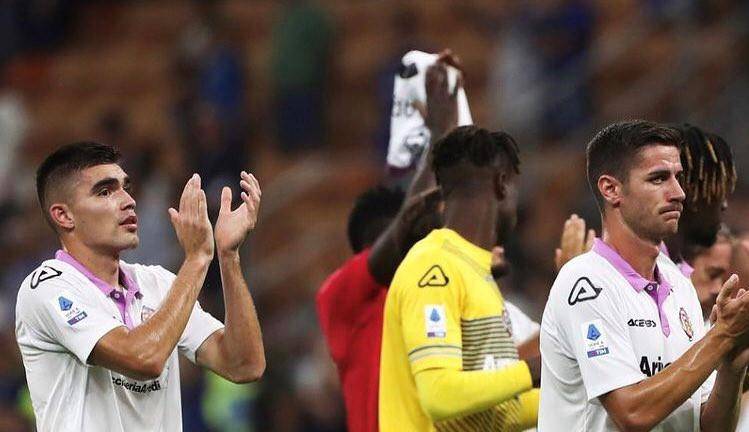 Johan Vásquez (izq.) no tuvo minutos en el juego.
