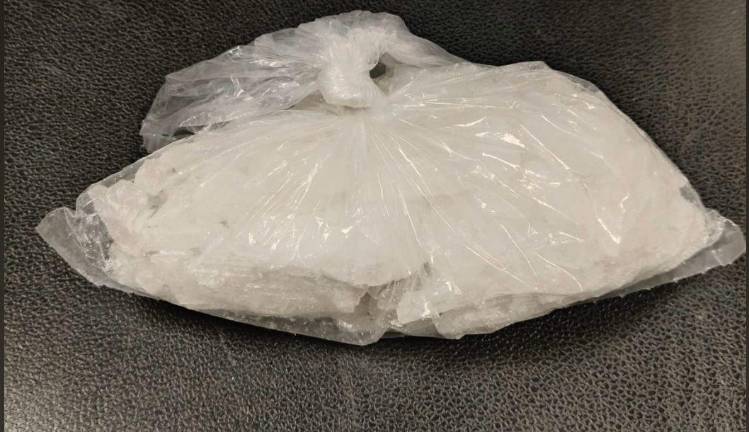 Agentes de la Policía Estatal detuvieron en Culiacán a tres hombres con presunta droga.