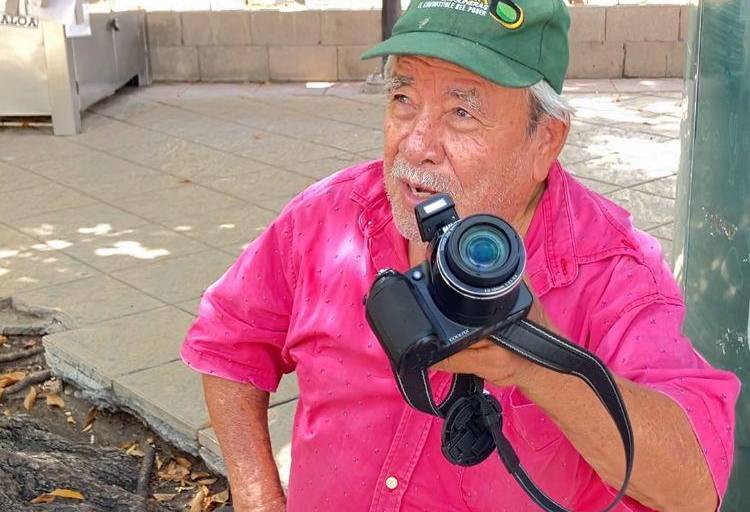 Comparte don Rafael Aispuro más de 60 años de experiencia en la fotografía en el Centro de Culiacán