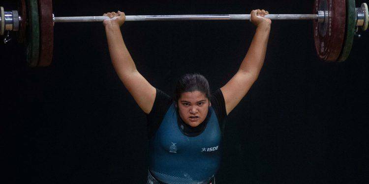 Martha Montoya tiene su boleto en la bolsa.