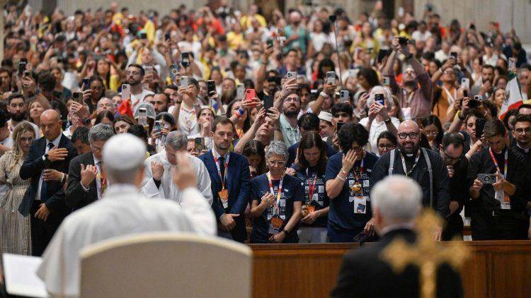 No solo ‘followers’, sino reparadores de comunidades: El Jubileo que reconoce la misión online