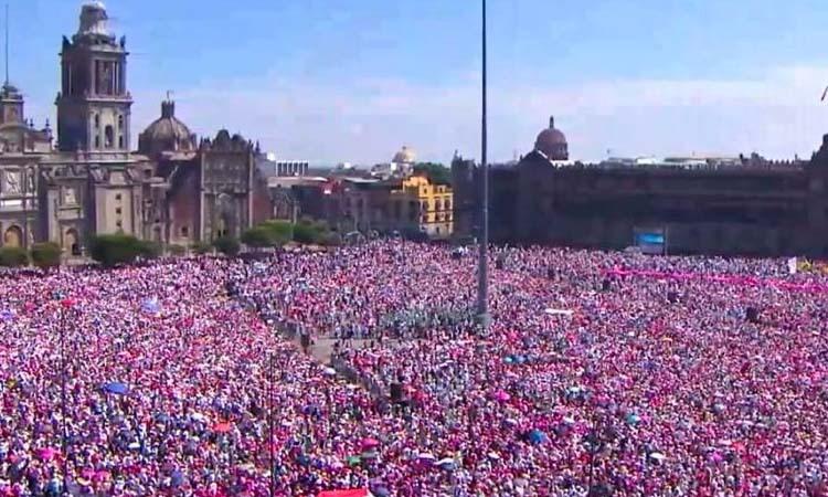 AMLO recomienda a ‘marea rosa’, a ‘echarle ganas’, a ser autocríticos y pedir cuentas a sus estrategas