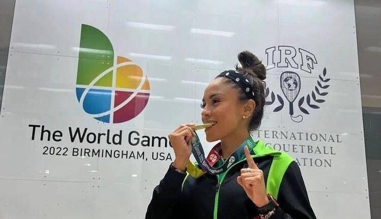 Paola Longoria se cuelga el oro.