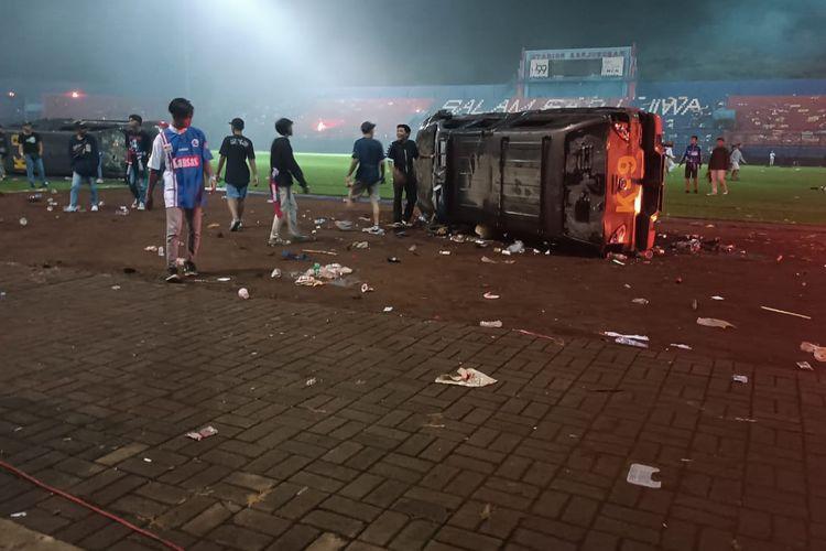 Diecisiete niños entre los 174 fallecidos en la tragedia del futbol indonesio
