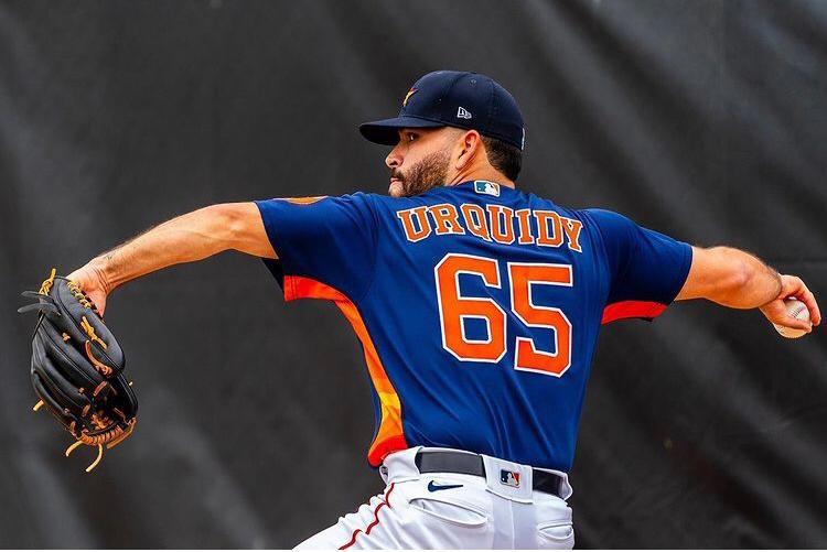 José Urquidy cae como relevo por los Astros de Houston