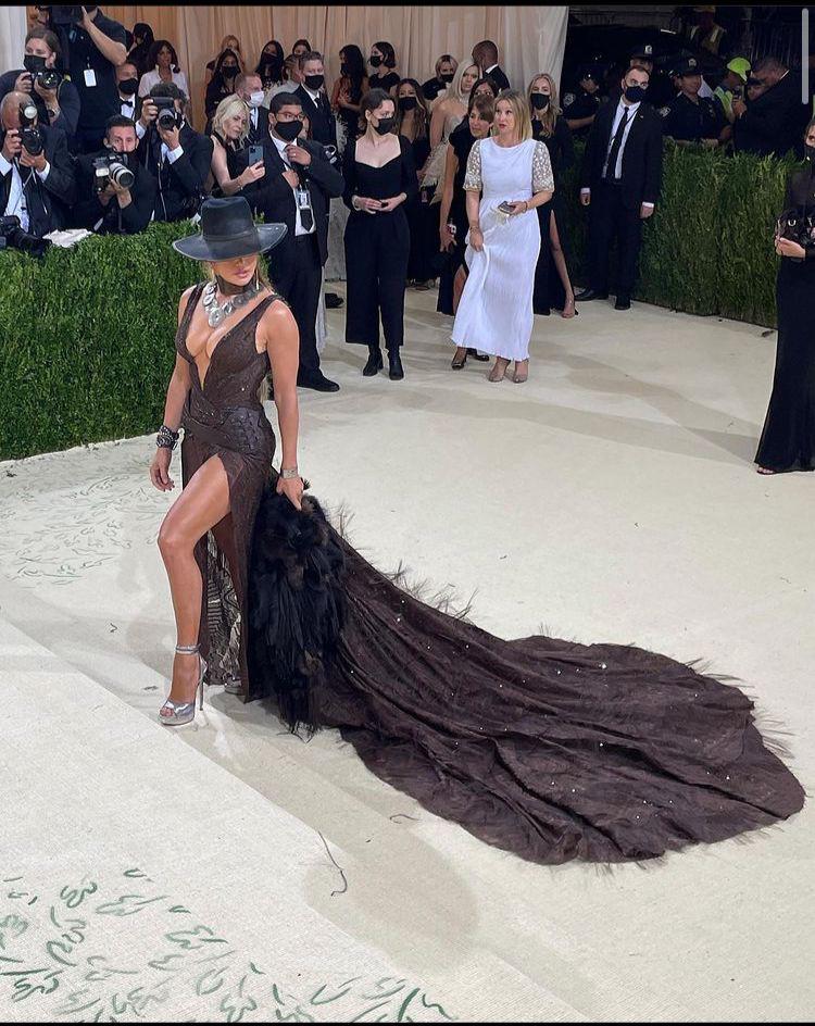 $!Con la alfombra roja de la MET Gala a punto de terminar, llegó Jennifer.