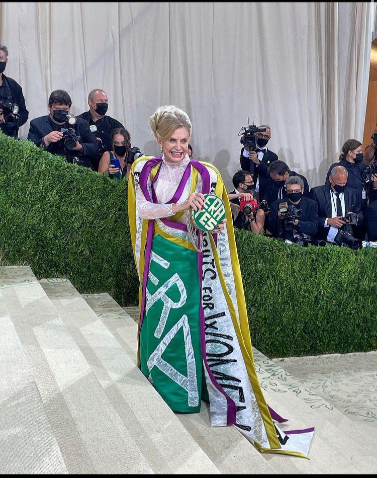 $!Comienza la MET Gala 2021 con vestuarios inspirados en la moda americana