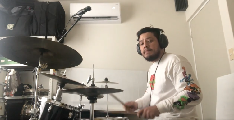 Alberto Lara, maestro de la Banda Sinfónica Infantil y Juvenil de Quilá, compartirá una clase práctica de Batería.