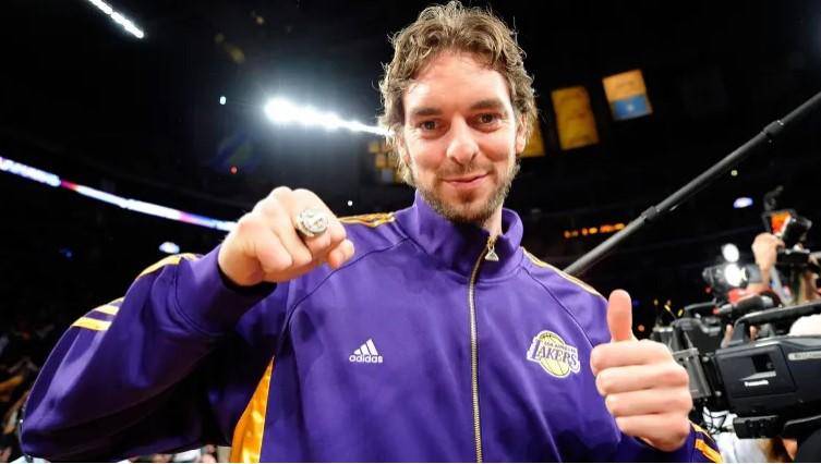 Pau Gasol será presentado por dos leyendas del baloncesto.