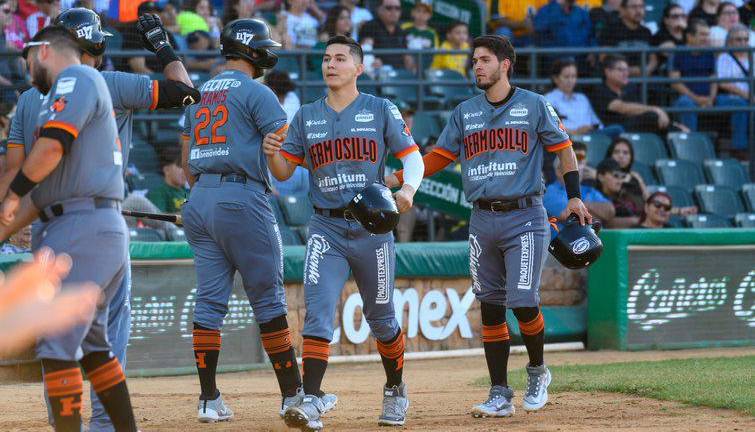 Nick Torres y Jasson Atondo anotan.