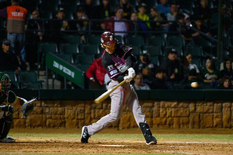 $!Tomateros de Culiacán se queda con la serie en Los Mochis